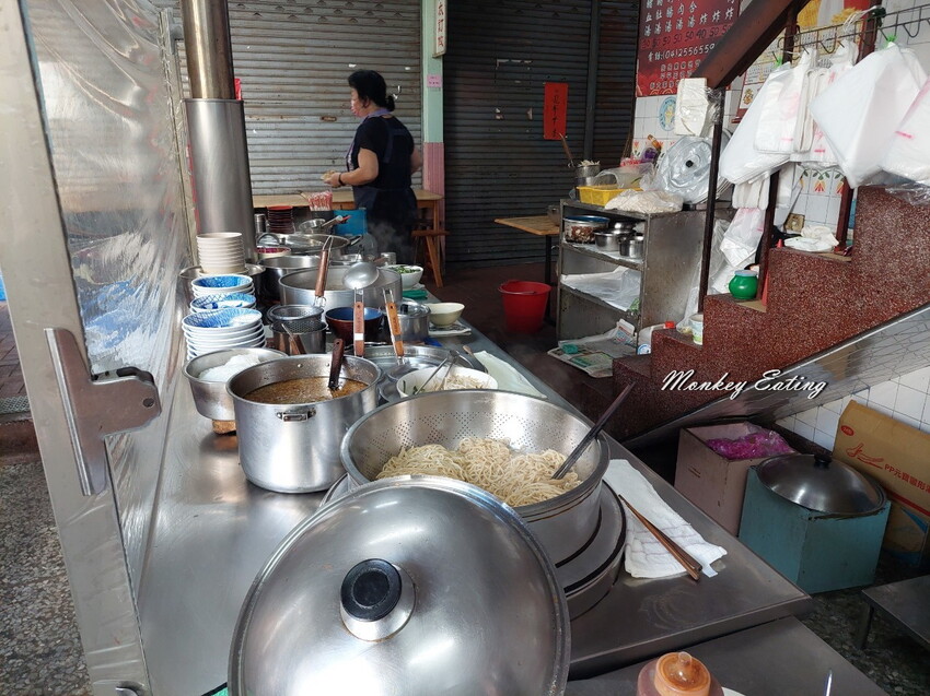 【台中后里】炸粿生｜人氣炸蚵嗲肉嗲炒麵，后里三代老店，隱藏后里第一公有零售市場美食 - 貪吃猴的幻想