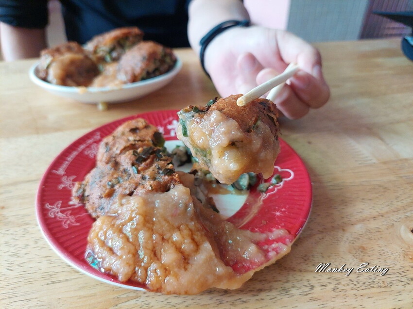 【台中后里】炸粿生｜人氣炸蚵嗲肉嗲炒麵，后里三代老店，隱藏后里第一公有零售市場美食 - 貪吃猴的幻想