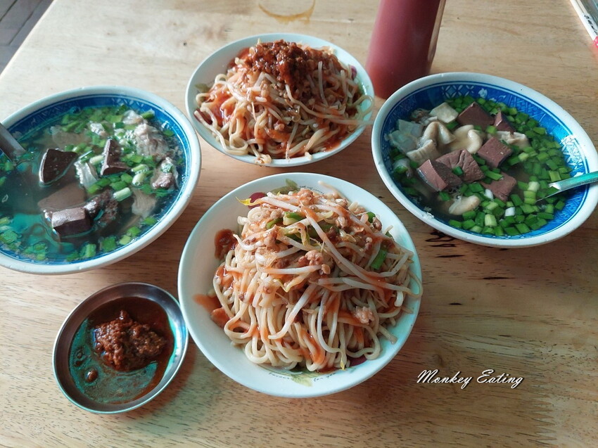 【台中后里】炸粿生｜人氣炸蚵嗲肉嗲炒麵，后里三代老店，隱藏后里第一公有零售市場美食 - 貪吃猴的幻想