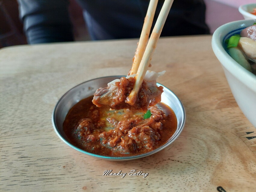 【台中后里】炸粿生｜人氣炸蚵嗲肉嗲炒麵，后里三代老店，隱藏后里第一公有零售市場美食 - 貪吃猴的幻想