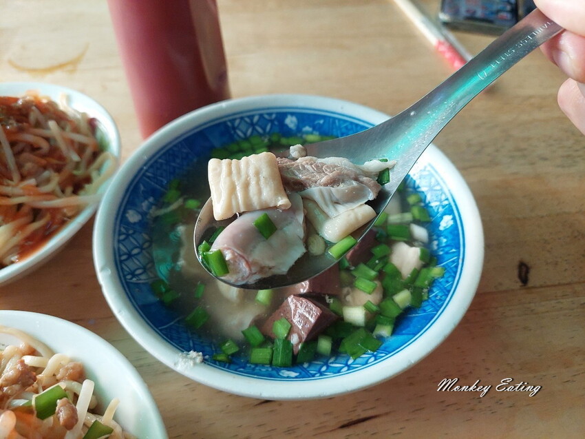 【台中后里】炸粿生｜人氣炸蚵嗲肉嗲炒麵，后里三代老店，隱藏后里第一公有零售市場美食 - 貪吃猴的幻想