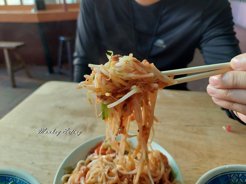 【台中后里】炸粿生｜人氣炸蚵嗲肉嗲炒麵，后里三代老店，隱藏后里第一公有零售市場美食 - 貪吃猴的幻想