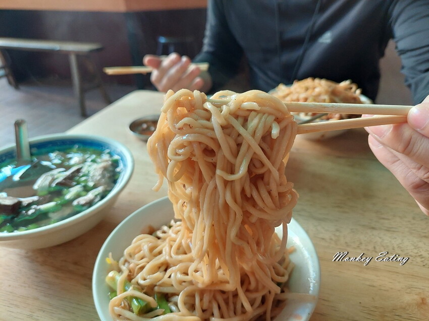 【台中后里】炸粿生｜人氣炸蚵嗲肉嗲炒麵，后里三代老店，隱藏后里第一公有零售市場美食 - 貪吃猴的幻想