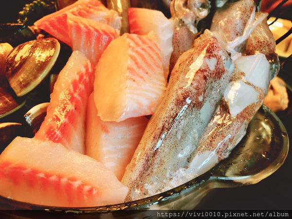 圓圓家愛吃貨-《台北中山》行天宮巷弄藏美食，赤哥汕頭火鍋(台北松江總店)，新鮮溫體牛熱湯川燙，甘甜好滋味！