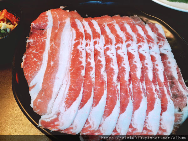 圓圓家愛吃貨-《台北中山》行天宮巷弄藏美食，赤哥汕頭火鍋(台北松江總店)，新鮮溫體牛熱湯川燙，甘甜好滋味！