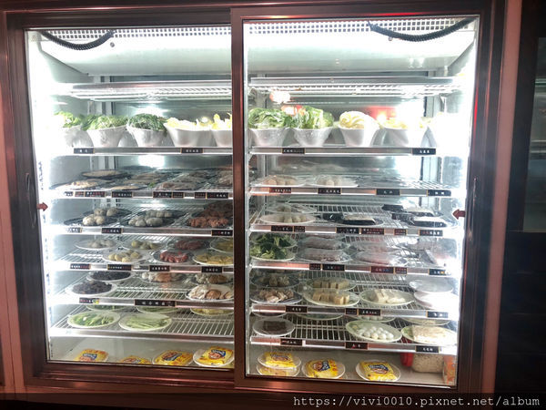 圓圓家愛吃貨-《台北中山》行天宮巷弄藏美食，赤哥汕頭火鍋(台北松江總店)，新鮮溫體牛熱湯川燙，甘甜好滋味！