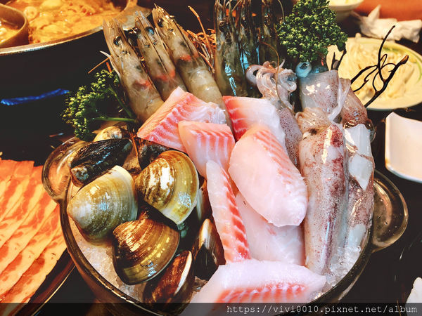 圓圓家愛吃貨-《台北中山》行天宮巷弄藏美食，赤哥汕頭火鍋(台北松江總店)，新鮮溫體牛熱湯川燙，甘甜好滋味！