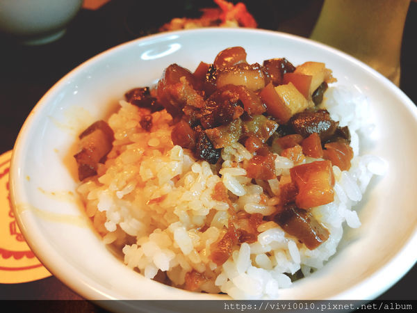 圓圓家愛吃貨-《台北中山》行天宮巷弄藏美食，赤哥汕頭火鍋(台北松江總店)，新鮮溫體牛熱湯川燙，甘甜好滋味！