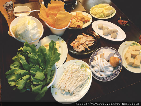 圓圓家愛吃貨-《台北中山》行天宮巷弄藏美食，赤哥汕頭火鍋(台北松江總店)，新鮮溫體牛熱湯川燙，甘甜好滋味！