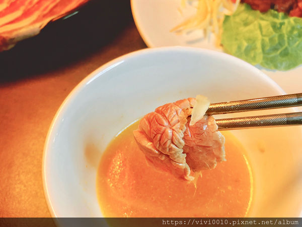 圓圓家愛吃貨-《台北中山》行天宮巷弄藏美食，赤哥汕頭火鍋(台北松江總店)，新鮮溫體牛熱湯川燙，甘甜好滋味！