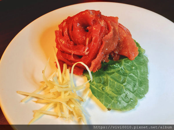 圓圓家愛吃貨-《台北中山》行天宮巷弄藏美食，赤哥汕頭火鍋(台北松江總店)，新鮮溫體牛熱湯川燙，甘甜好滋味！