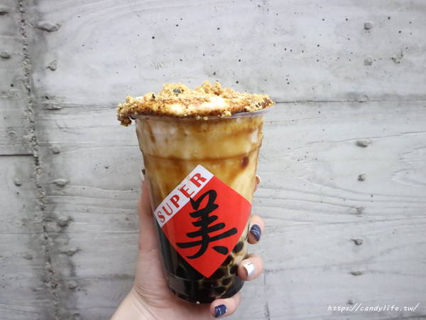 蜜滋麻美:台中美食│蜜滋麻美〃一中排隊美食!!客製化奶蓋粉圓黑糖鮮奶,杯裝上還有春聯超喜氣!!