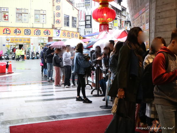 蜜滋麻美:台中美食│蜜滋麻美〃一中排隊美食!!客製化奶蓋粉圓黑糖鮮奶,杯裝上還有春聯超喜氣!!