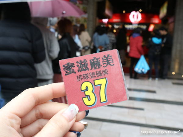 蜜滋麻美:台中美食│蜜滋麻美〃一中排隊美食!!客製化奶蓋粉圓黑糖鮮奶,杯裝上還有春聯超喜氣!!