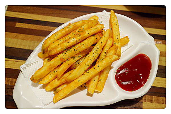 【新店美食】帕米義麵屋 ~ 新店平價義大利麵❤️加麵加飯不加價/點餐送濃湯/滿199送薯條 - 捷運大坪林站 