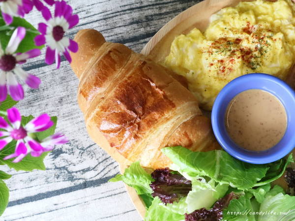 義小間 Little house:台中美食│義小間 Little house〃近中興大學平價義大利麵專賣店,裝潢溫馨可愛,還有販售澎派早午餐~