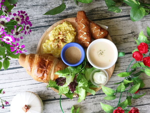 義小間 Little house:台中美食│義小間 Little house〃近中興大學平價義大利麵專賣店,裝潢溫馨可愛,還有販售澎派早午餐~