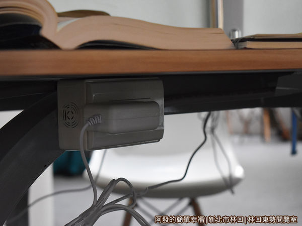 林口東勢閱覽室16-自修閱覽區備有電源插座.JPG