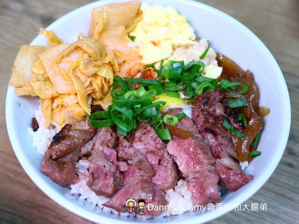 《新竹東門市場美食》小東門-蒸烤鮮飯食。澳門順德菜波波蛤（卜卜蜆）。牛肉蓋飯。綜合海鮮炊。薑蔥炒大沙公︱菜單分享 （影片）