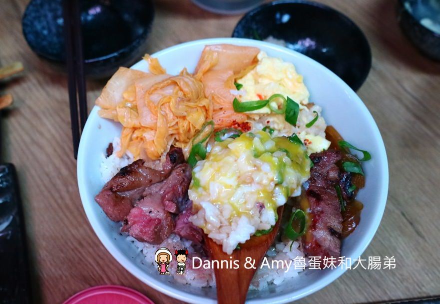 《新竹東門市場美食》小東門-蒸烤鮮飯食。澳門順德菜波波蛤（卜卜蜆）。牛肉蓋飯。綜合海鮮炊。薑蔥炒大沙公︱菜單分享 （影片）