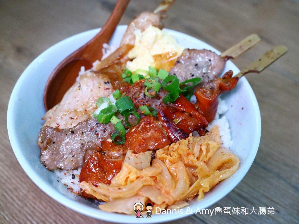 《新竹東門市場美食》小東門-蒸烤鮮飯食。澳門順德菜波波蛤（卜卜蜆）。牛肉蓋飯。綜合海鮮炊。薑蔥炒大沙公︱菜單分享 （影片）