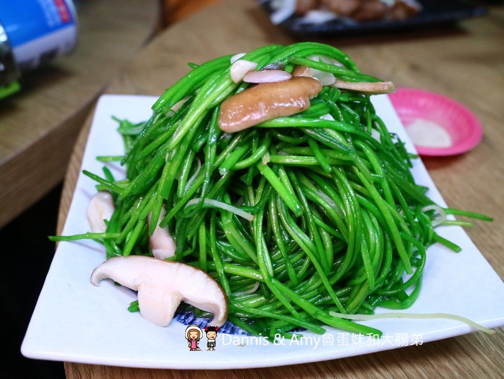 《新竹東門市場美食》小東門-蒸烤鮮飯食。澳門順德菜波波蛤（卜卜蜆）。牛肉蓋飯。綜合海鮮炊。薑蔥炒大沙公︱菜單分享 （影片）