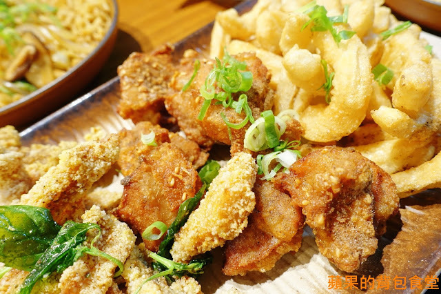 [食記] 新竹東區 - 小東門蒸烤鮮飯食 鮮甜粵式啵啵蛤蛤蜊超量 麻辣炒公仔麵飽足過癮 舒肥烤牛排多汁軟嫩 下班小酌好去處 新竹美食