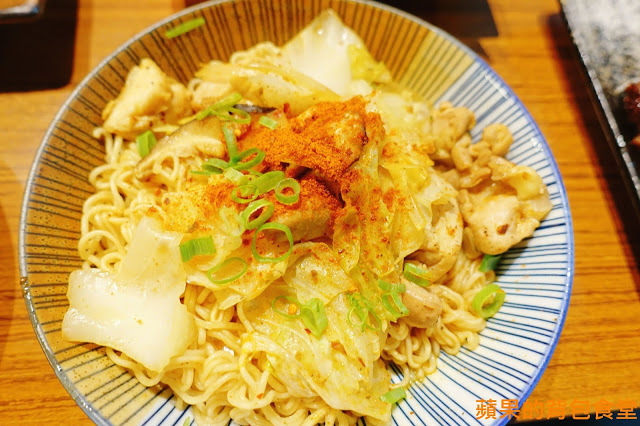 [食記] 新竹東區 - 小東門蒸烤鮮飯食 鮮甜粵式啵啵蛤蛤蜊超量 麻辣炒公仔麵飽足過癮 舒肥烤牛排多汁軟嫩 下班小酌好去處 新竹美食