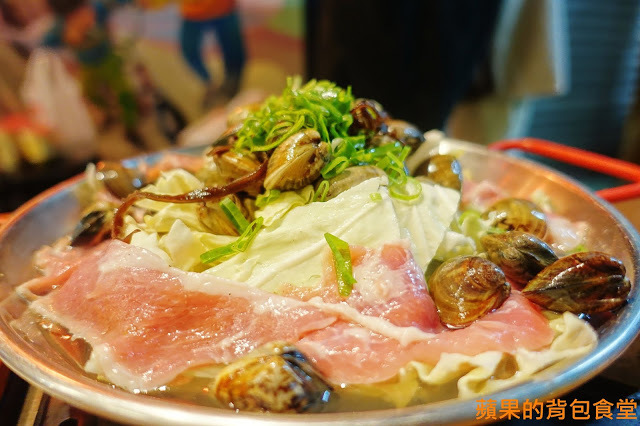 [食記] 新竹東區 - 小東門蒸烤鮮飯食 鮮甜粵式啵啵蛤蛤蜊超量 麻辣炒公仔麵飽足過癮 舒肥烤牛排多汁軟嫩 下班小酌好去處 新竹美食