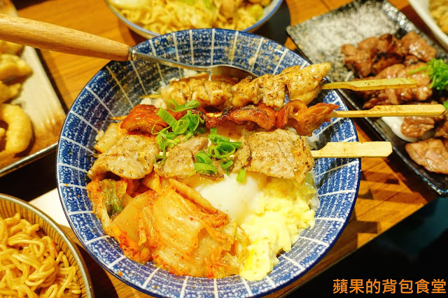 [食記] 新竹東區 - 小東門蒸烤鮮飯食 鮮甜粵式啵啵蛤蛤蜊超量 麻辣炒公仔麵飽足過癮 舒肥烤牛排多汁軟嫩 下班小酌好去處 新竹美食