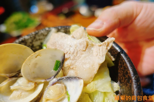 [食記] 新竹東區 - 小東門蒸烤鮮飯食 鮮甜粵式啵啵蛤蛤蜊超量 麻辣炒公仔麵飽足過癮 舒肥烤牛排多汁軟嫩 下班小酌好去處 新竹美食