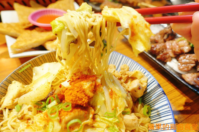 [食記] 新竹東區 - 小東門蒸烤鮮飯食 鮮甜粵式啵啵蛤蛤蜊超量 麻辣炒公仔麵飽足過癮 舒肥烤牛排多汁軟嫩 下班小酌好去處 新竹美食