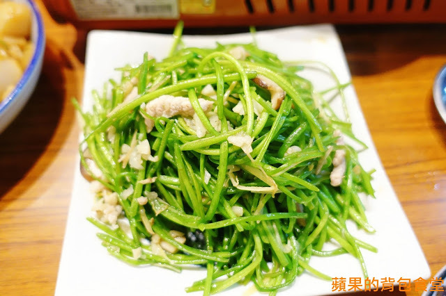 [食記] 新竹東區 - 小東門蒸烤鮮飯食 鮮甜粵式啵啵蛤蛤蜊超量 麻辣炒公仔麵飽足過癮 舒肥烤牛排多汁軟嫩 下班小酌好去處 新竹美食