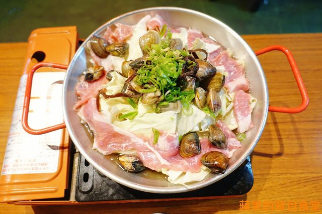 [食記] 新竹東區 - 小東門蒸烤鮮飯食 鮮甜粵式啵啵蛤蛤蜊超量 麻辣炒公仔麵飽足過癮 舒肥烤牛排多汁軟嫩 下班小酌好去處 新竹美食