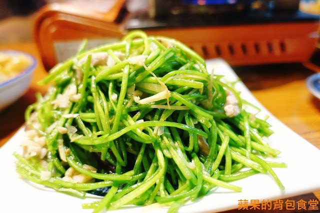 [食記] 新竹東區 - 小東門蒸烤鮮飯食 鮮甜粵式啵啵蛤蛤蜊超量 麻辣炒公仔麵飽足過癮 舒肥烤牛排多汁軟嫩 下班小酌好去處 新竹美食