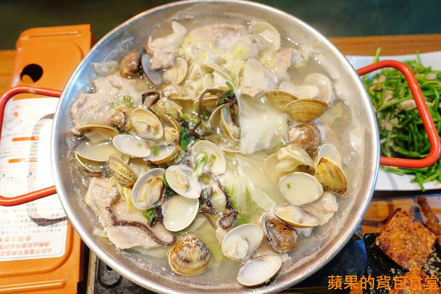 [食記] 新竹東區 - 小東門蒸烤鮮飯食 鮮甜粵式啵啵蛤蛤蜊超量 麻辣炒公仔麵飽足過癮 舒肥烤牛排多汁軟嫩 下班小酌好去處 新竹美食