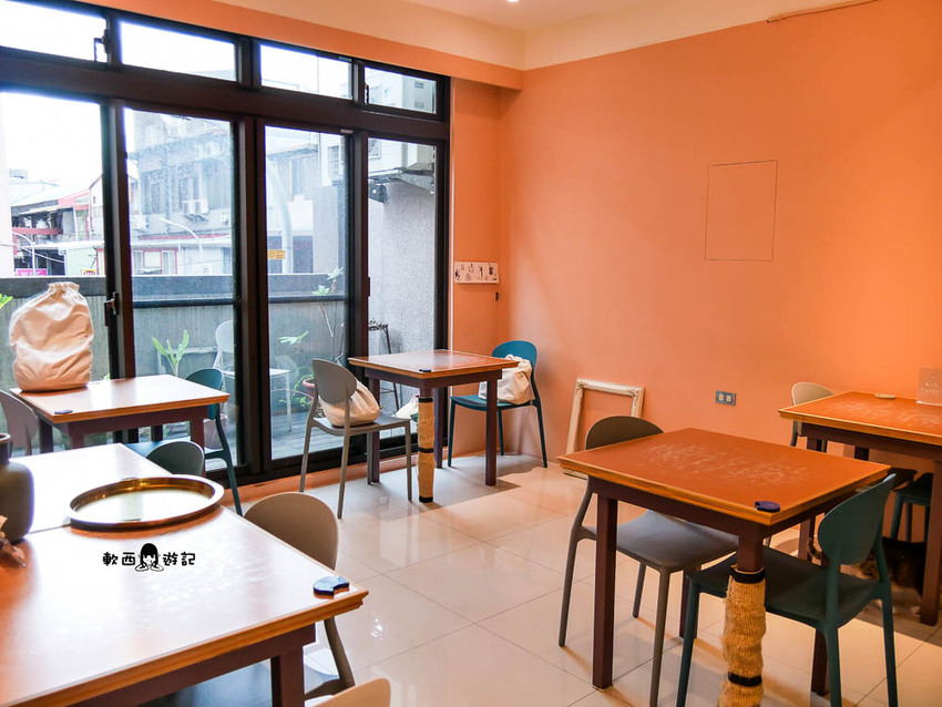 宜蘭羅東貓咪咖啡廳推薦》貓的生活提案●貓奴必去宜蘭咖啡廳!喝咖啡附贈10隻貓主子~被貓貓貓貓圍繞的療癒貓咪咖啡廳 - 軟西,遊記