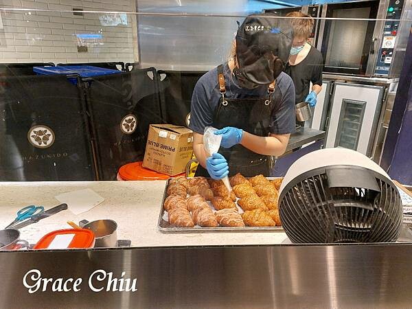 八月堂可頌 台北京站時尚廣場B2F