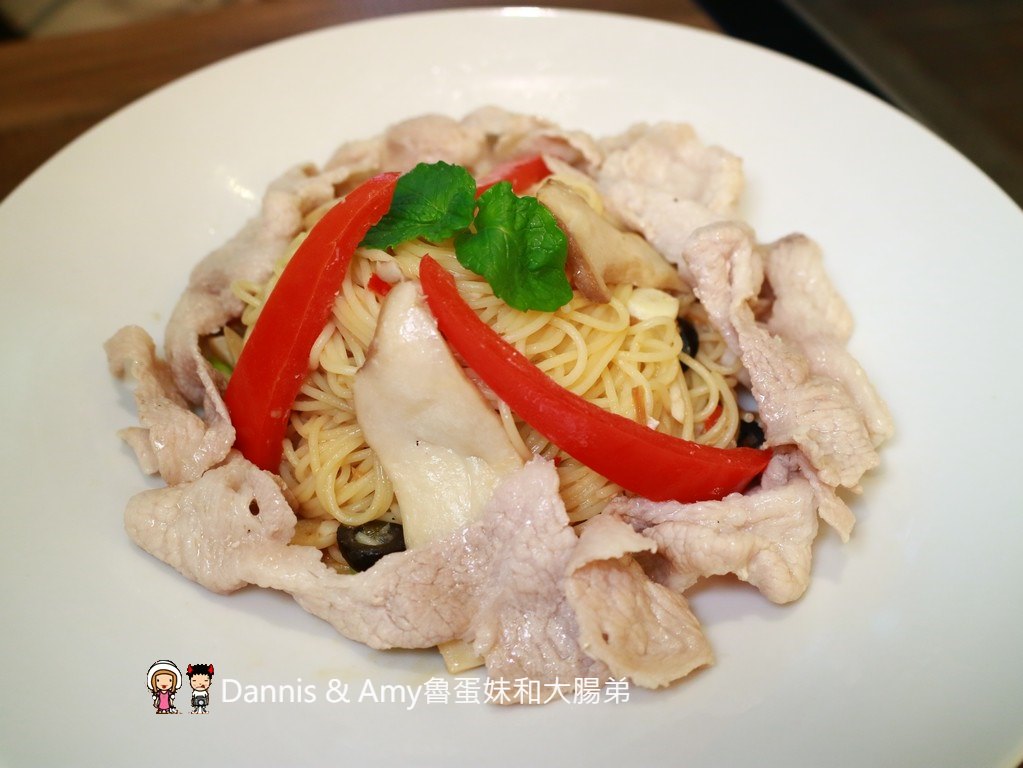 《新竹竹北美食》Freedom Caf'e Bistro(自由咖啡小酒館）義式早午晚餐輕食。宵夜炸物調酒。菜色推薦｜母親節優惠分享