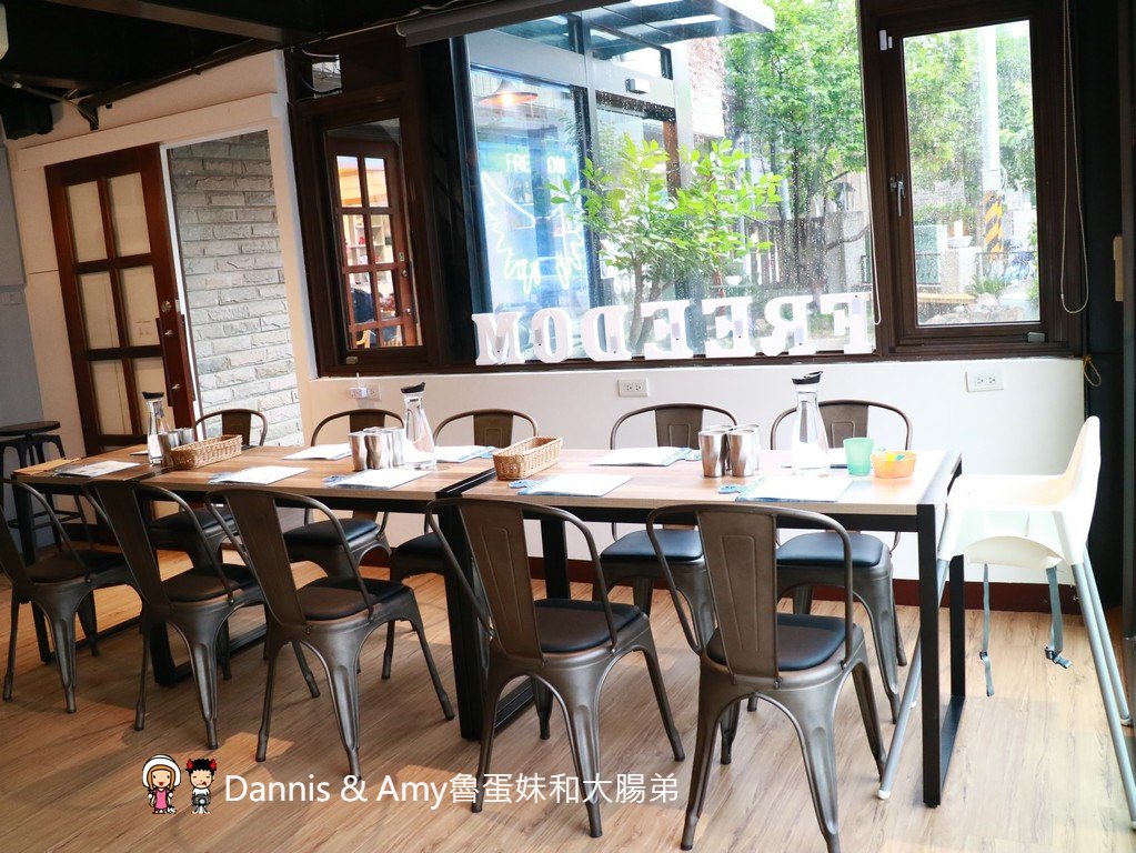 《新竹竹北美食》Freedom Caf'e Bistro(自由咖啡小酒館)義式早午晚餐輕食。宵夜炸物調酒。菜色推薦|母親節優惠分享