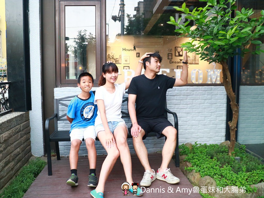 《新竹竹北美食》Freedom Caf'e Bistro(自由咖啡小酒館）義式早午晚餐輕食。宵夜炸物調酒。菜色推薦｜母親節優惠分享