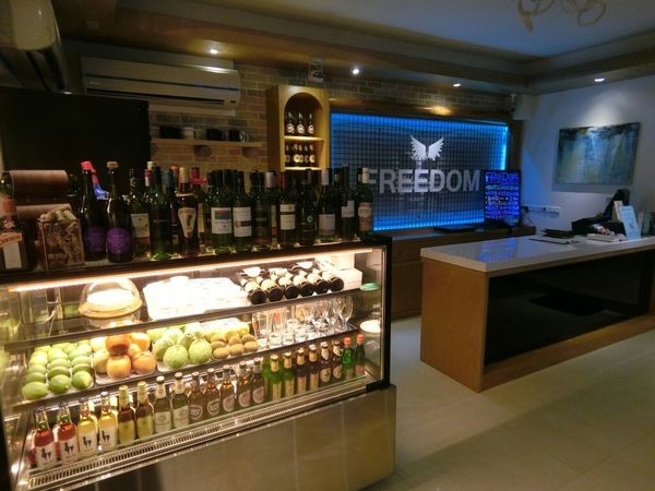 (竹北美食)Freedom餐酒館交通方便好停車,悠閒享受美食之夜~