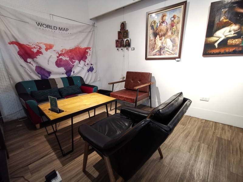 跳躍的宅男 - 無框咖啡Nobox cafe-永和不限時咖啡廳 有插座WIFI  空間寬敞舒服安靜