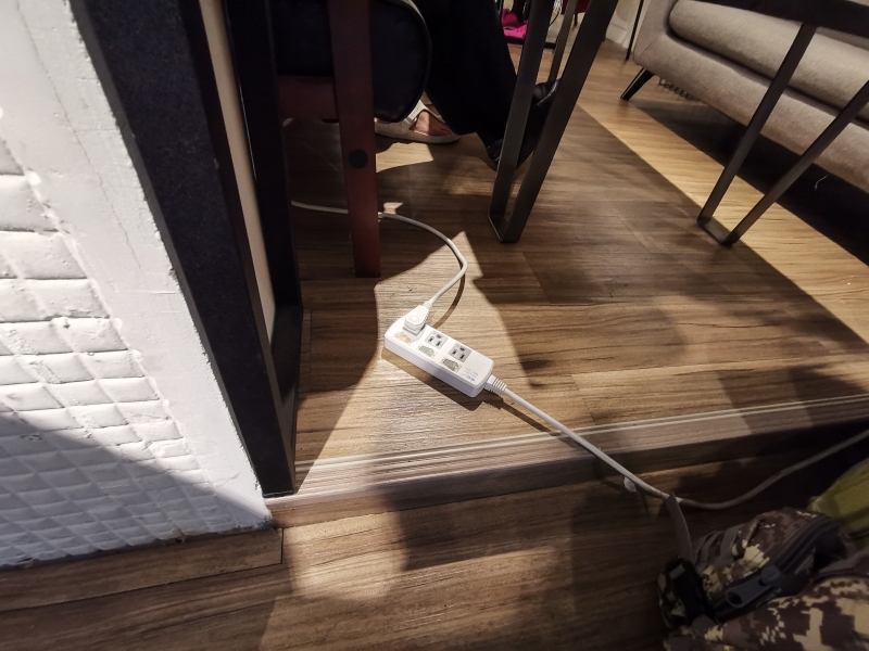 跳躍的宅男 - 無框咖啡Nobox cafe-永和不限時咖啡廳 有插座WIFI  空間寬敞舒服安靜
