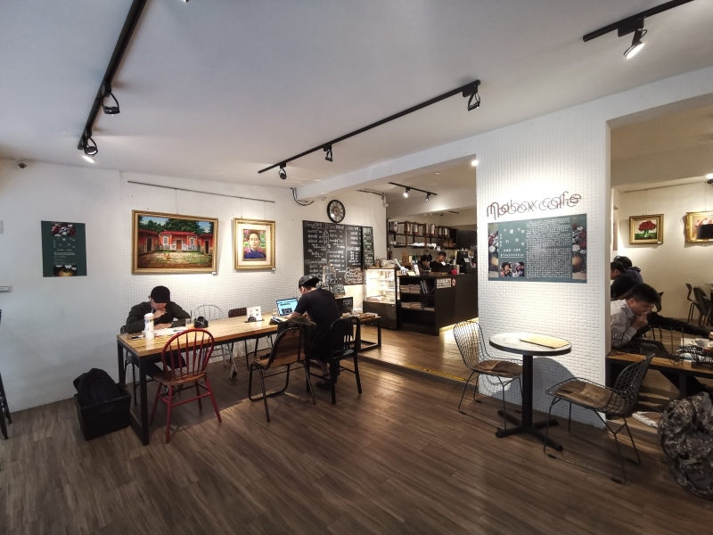 跳躍的宅男 - 無框咖啡Nobox cafe-永和不限時咖啡廳 有插座WIFI  空間寬敞舒服安靜