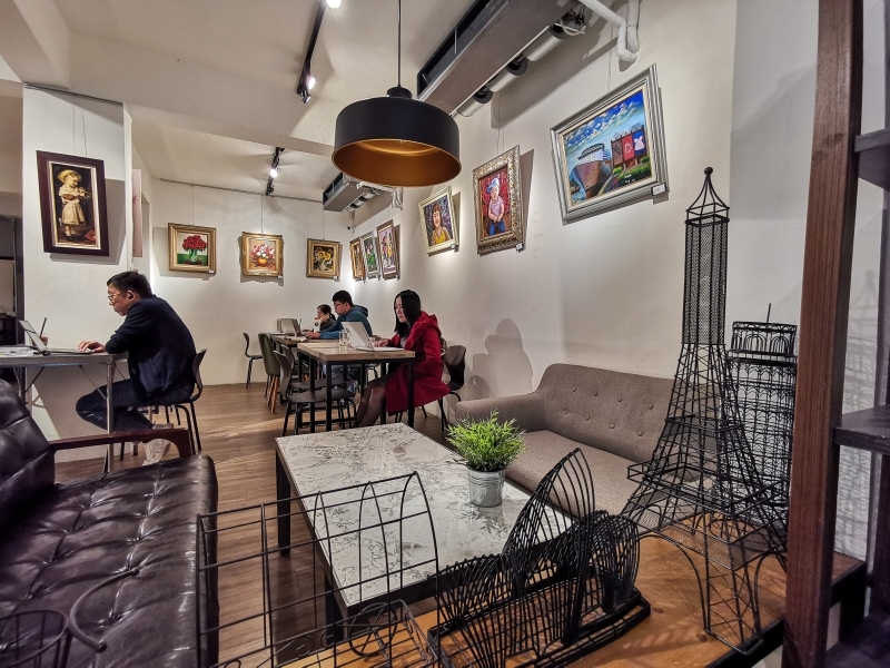 跳躍的宅男 - 無框咖啡Nobox cafe-永和不限時咖啡廳 有插座WIFI  空間寬敞舒服安靜