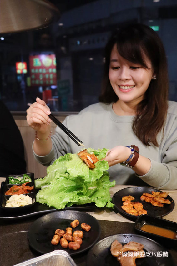 新竹燒烤吃到飽！愛烤愛對囉新竹店，新竹大遠百附近超狂海陸吃到飽！壽星生日優惠