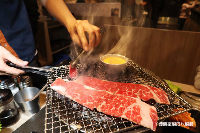 新竹燒烤吃到飽！愛烤愛對囉新竹店，新竹大遠百附近超狂海陸吃到飽！壽星生日優惠