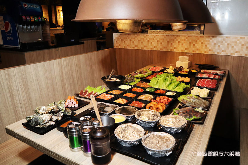 新竹燒烤吃到飽！愛烤愛對囉新竹店，新竹大遠百附近超狂海陸吃到飽！壽星生日優惠