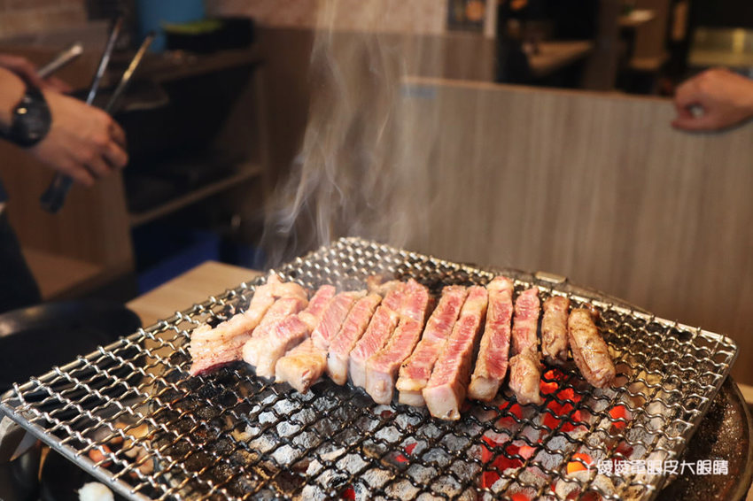 新竹燒烤吃到飽！愛烤愛對囉新竹店，新竹大遠百附近超狂海陸吃到飽！壽星生日優惠